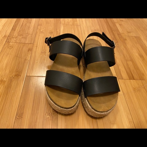 Platform Sandals - Picture 2 of 4